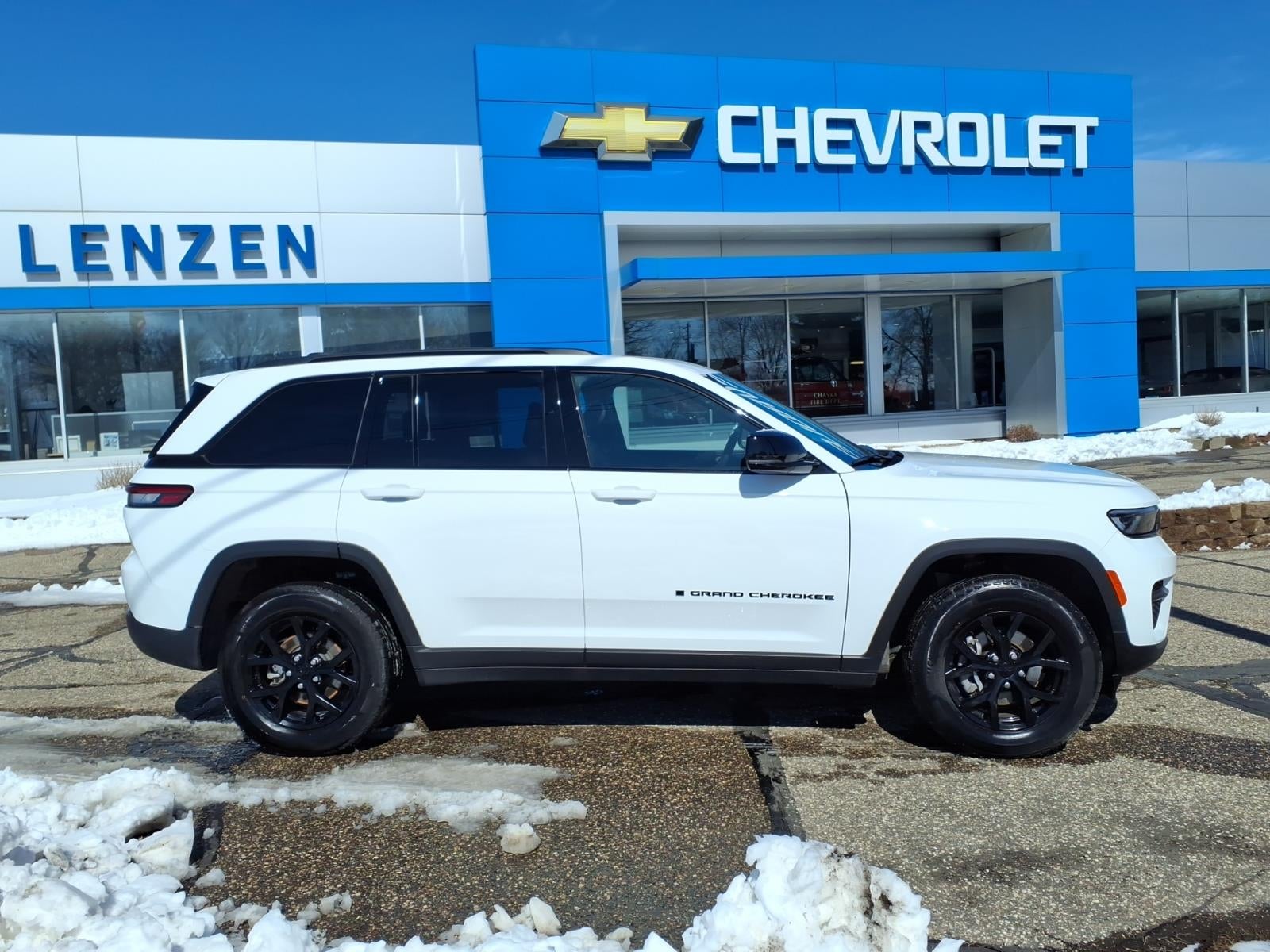 Used 2025 Jeep Grand Cherokee Altitude with VIN 1C4RJHAGXSC317624 for sale in Chaska, Minnesota