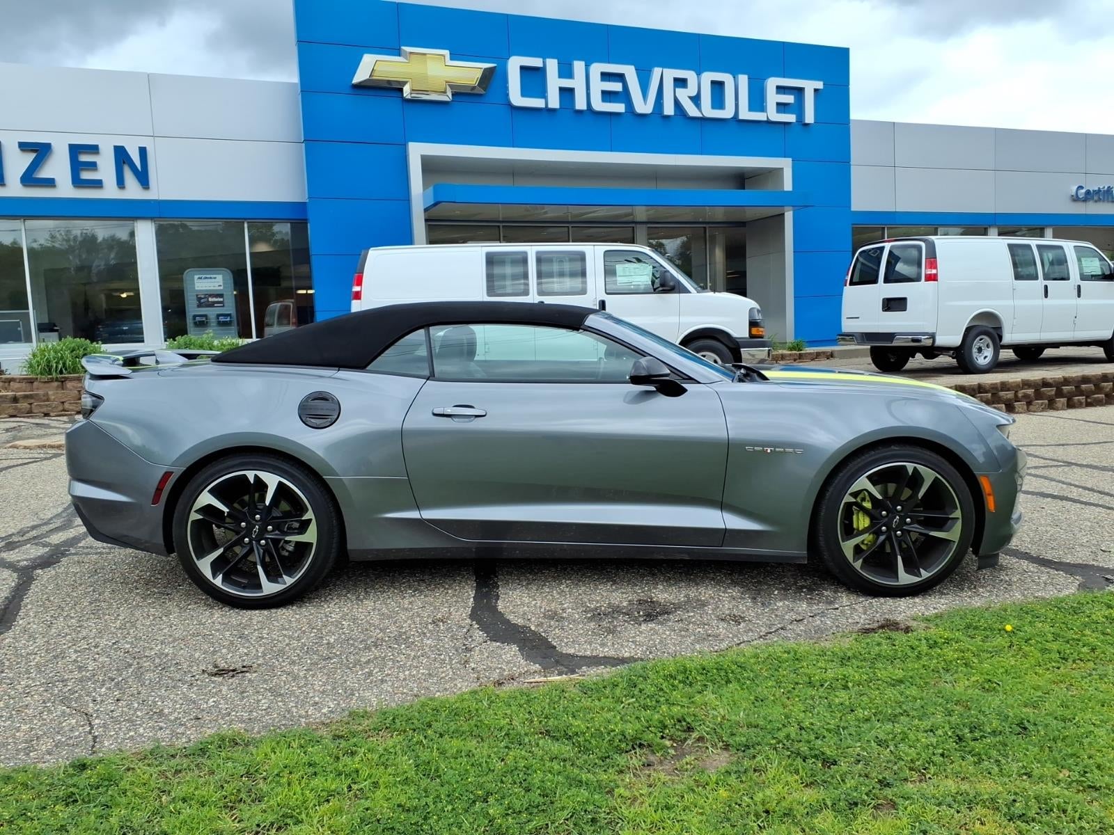 Used 2020 Chevrolet Camaro 2LT with VIN 1G1FD3DS3L0147275 for sale in Chaska, Minnesota