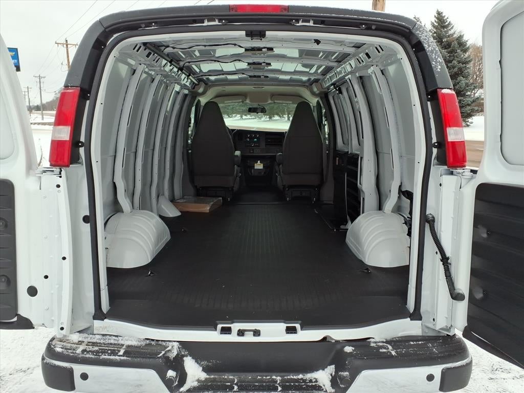 2025 Chevrolet Express Cargo 3500 WT