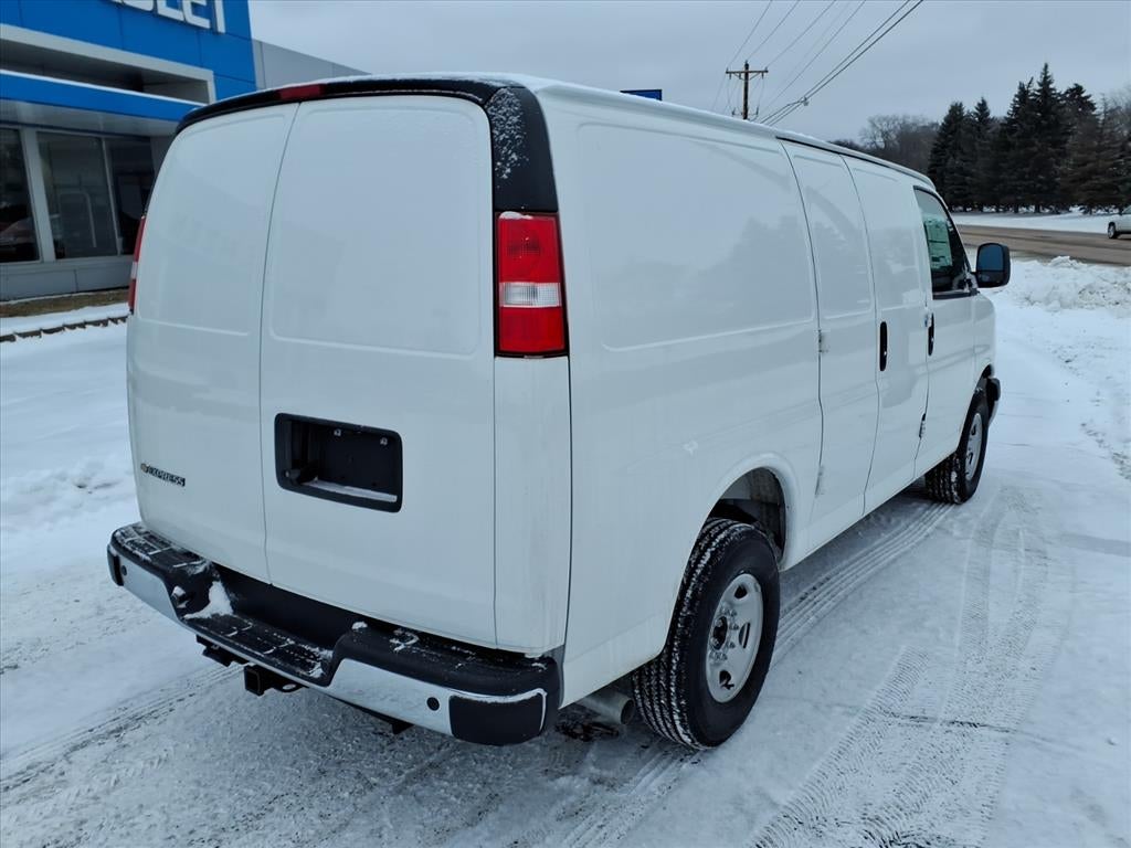 2025 Chevrolet Express Cargo 3500 WT
