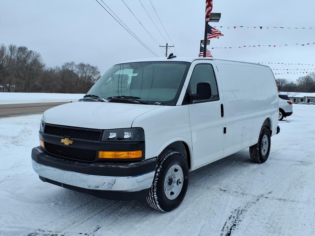 2025 Chevrolet Express Cargo 3500 WT