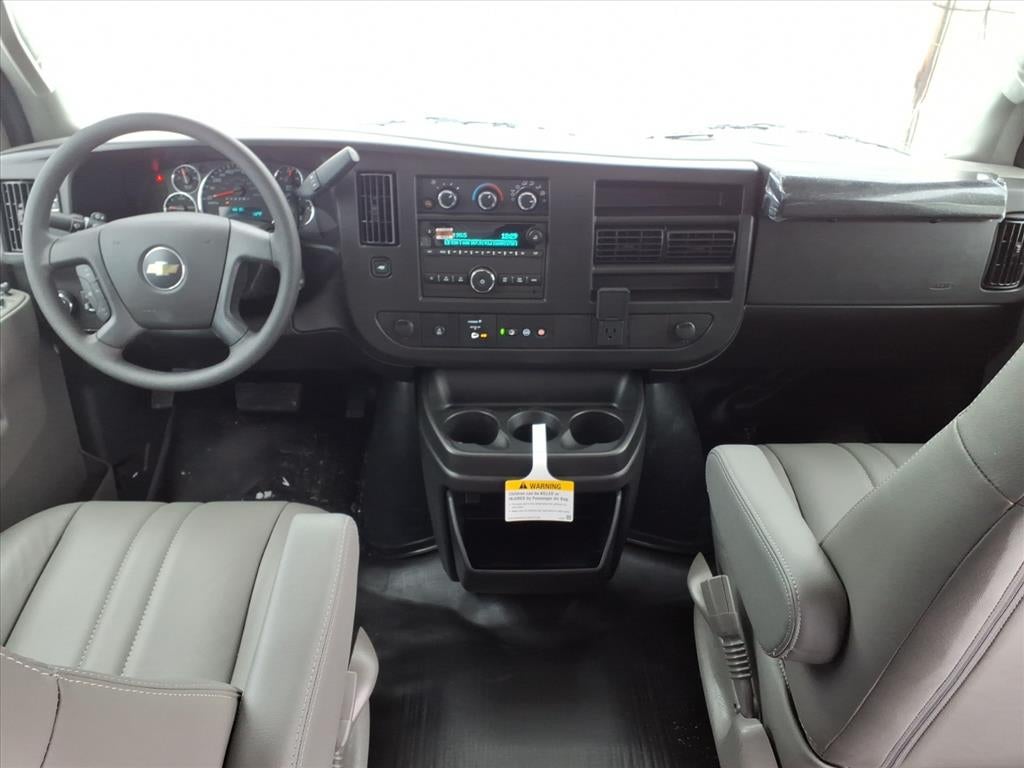 2025 Chevrolet Express Cargo 3500 WT