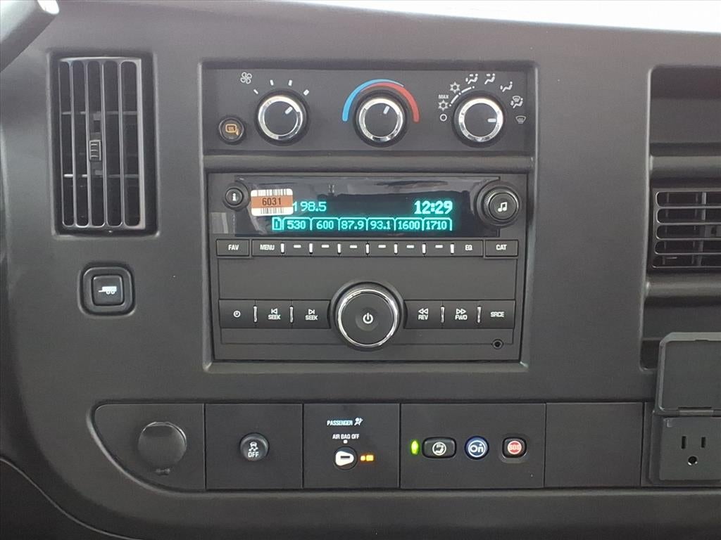 2025 Chevrolet Express Cargo 3500 WT