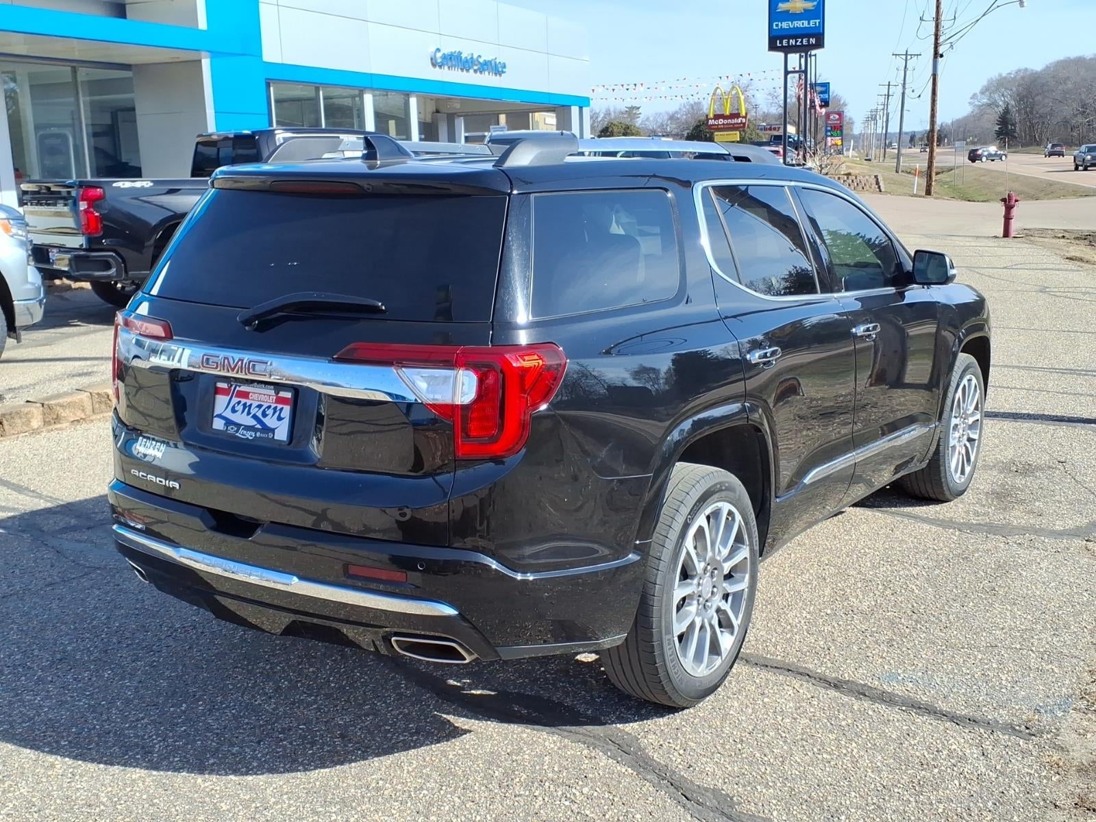 2023 GMC Acadia Denali
