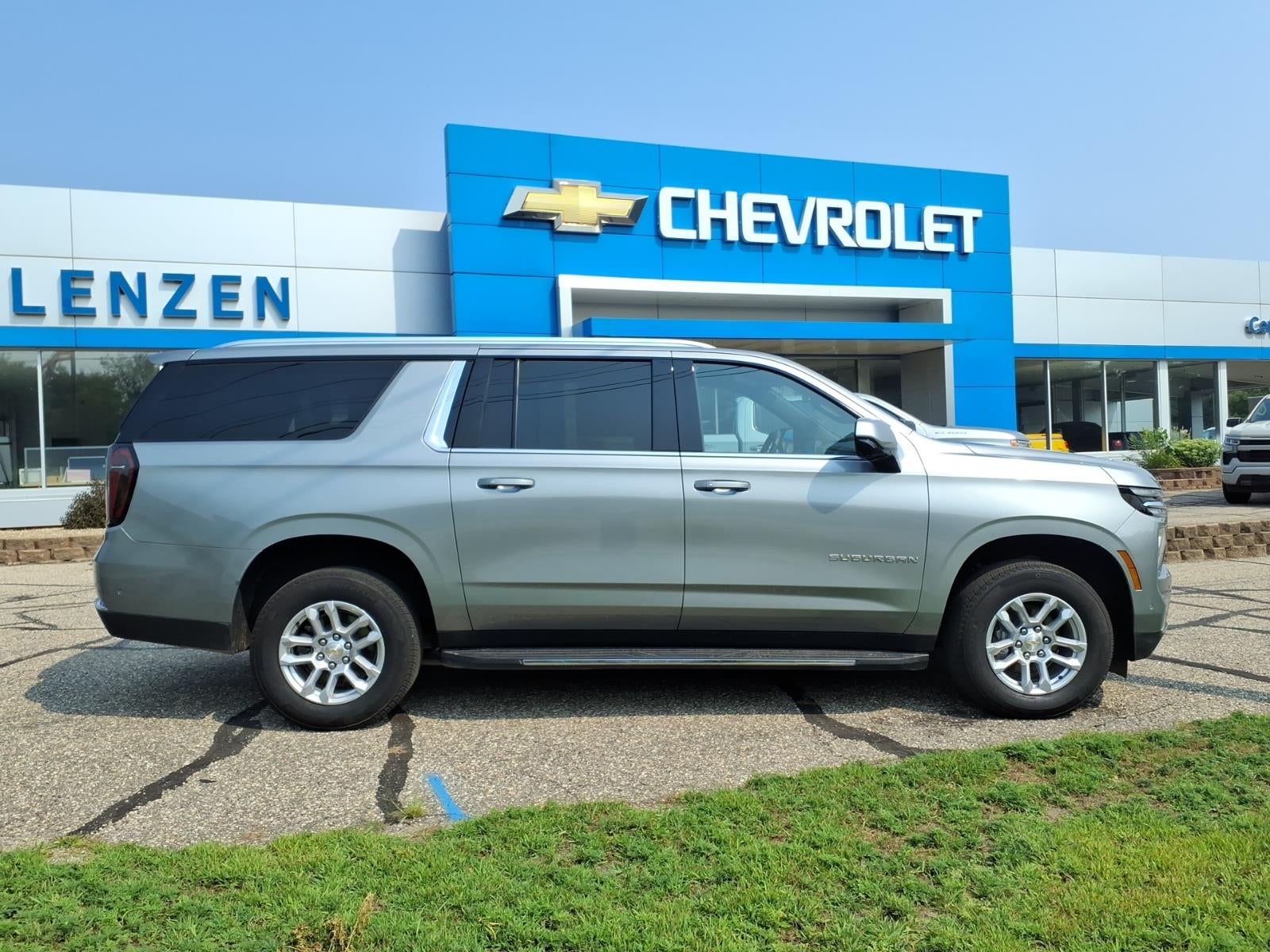 2025 Chevrolet Suburban LT