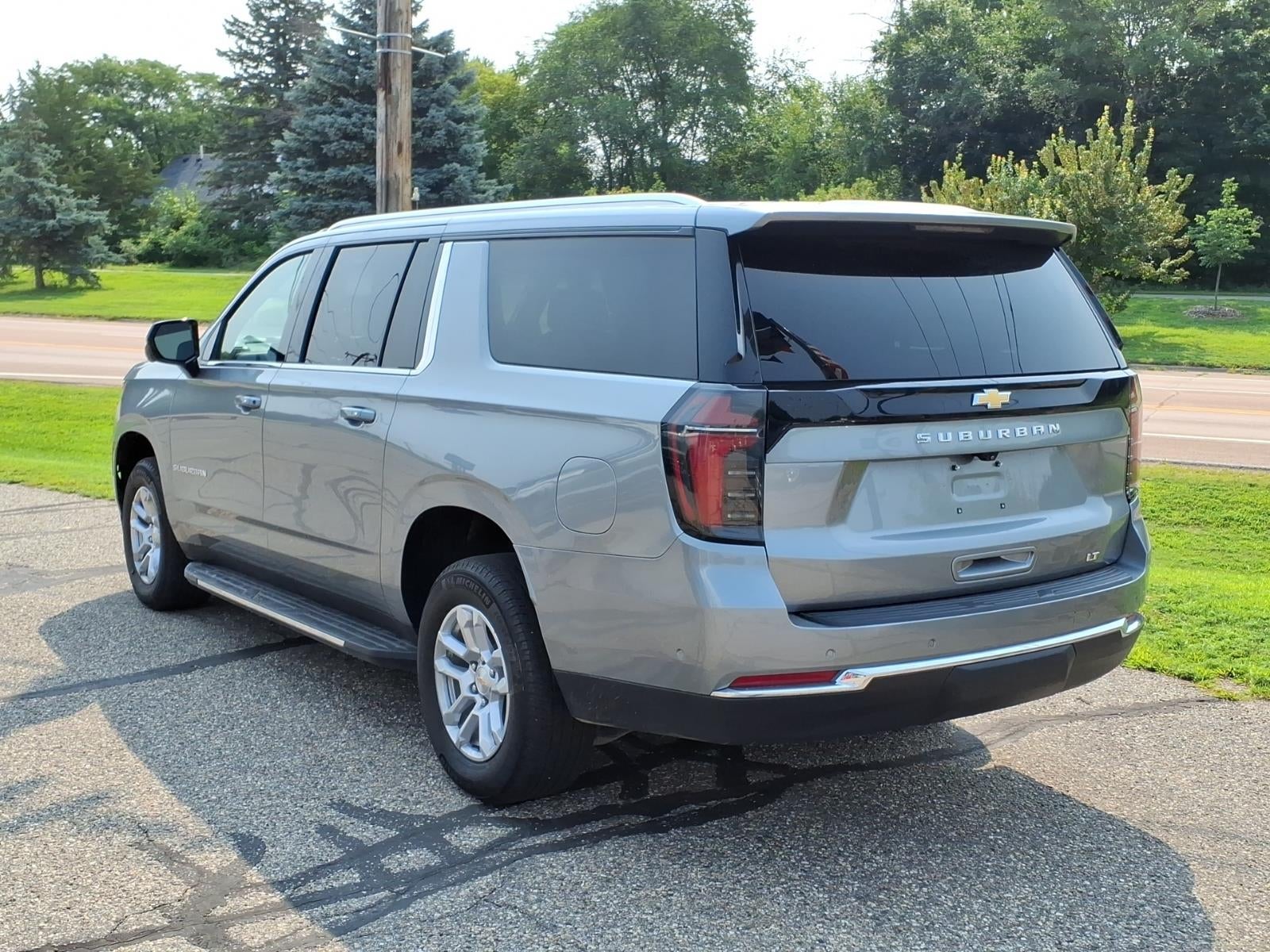 2025 Chevrolet Suburban LT