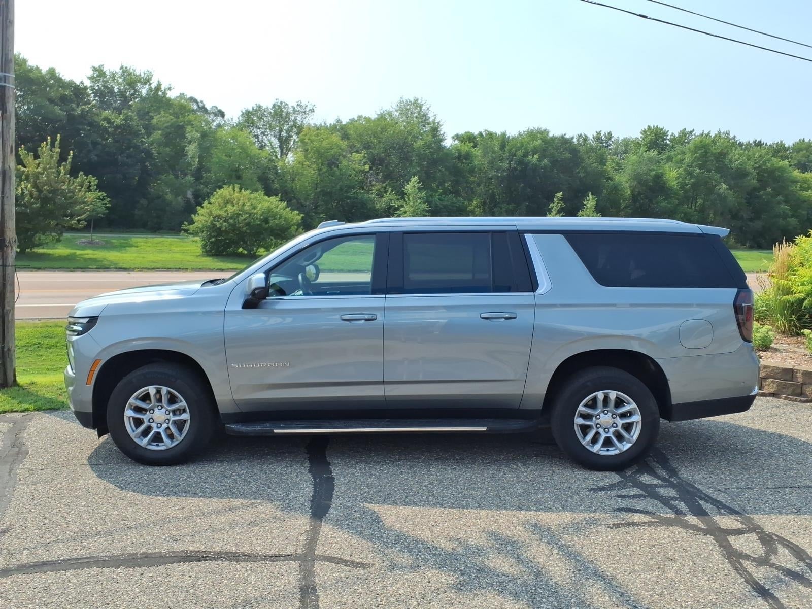 2025 Chevrolet Suburban LT