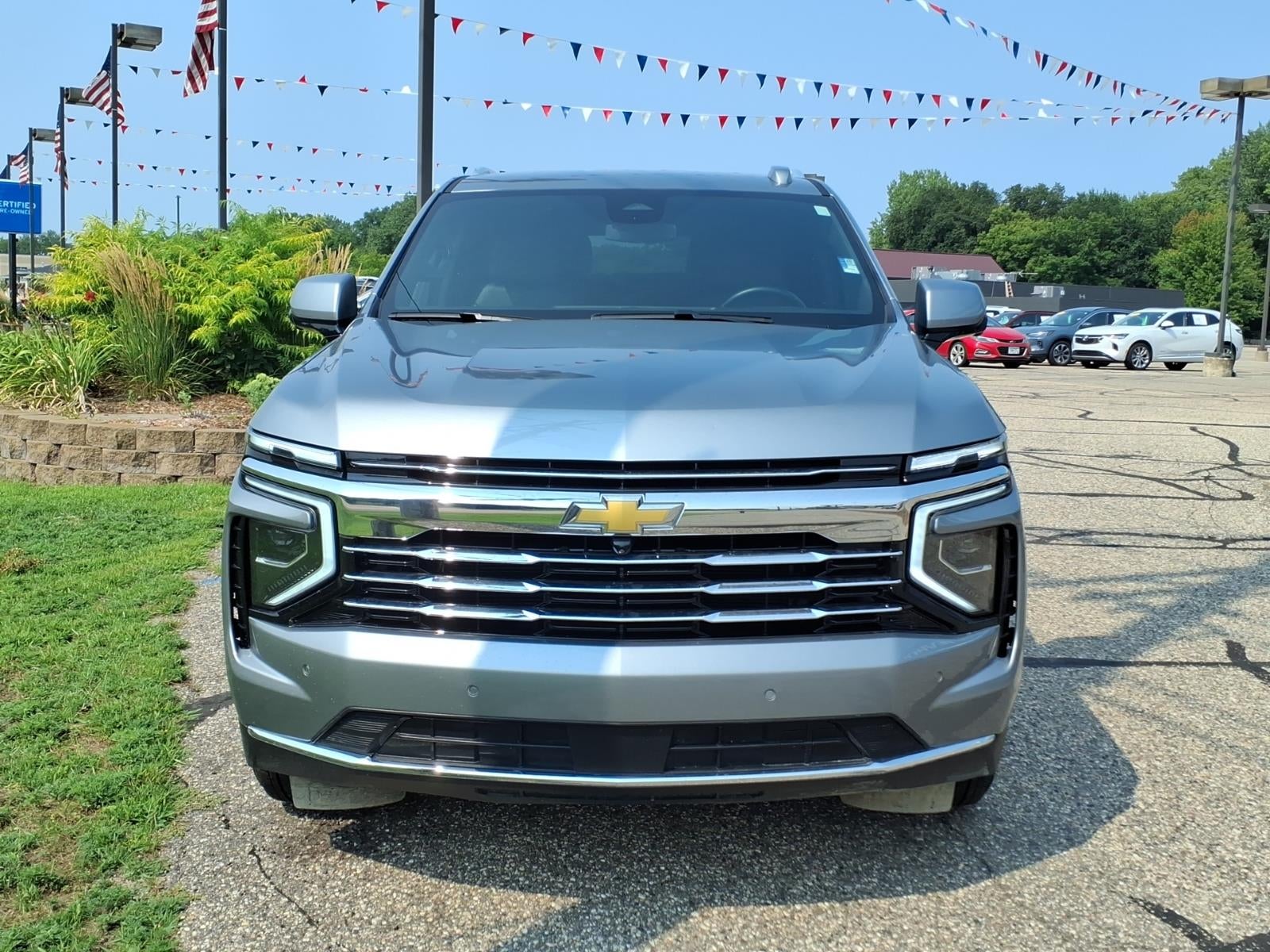 2025 Chevrolet Suburban LT
