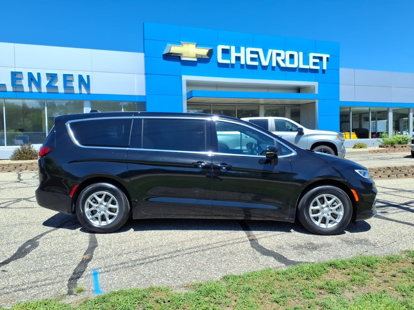2026 Chrysler Pacifica Select