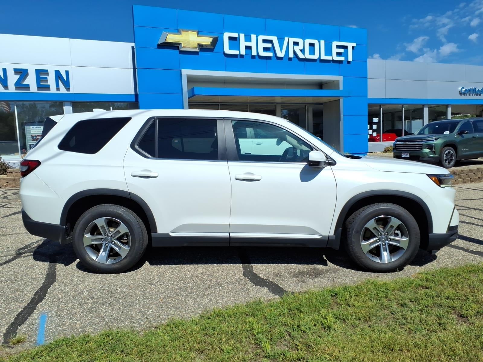 Used 2023 Honda Pilot EX-L with VIN 5FNYG1H44PB025989 for sale in Chaska, Minnesota