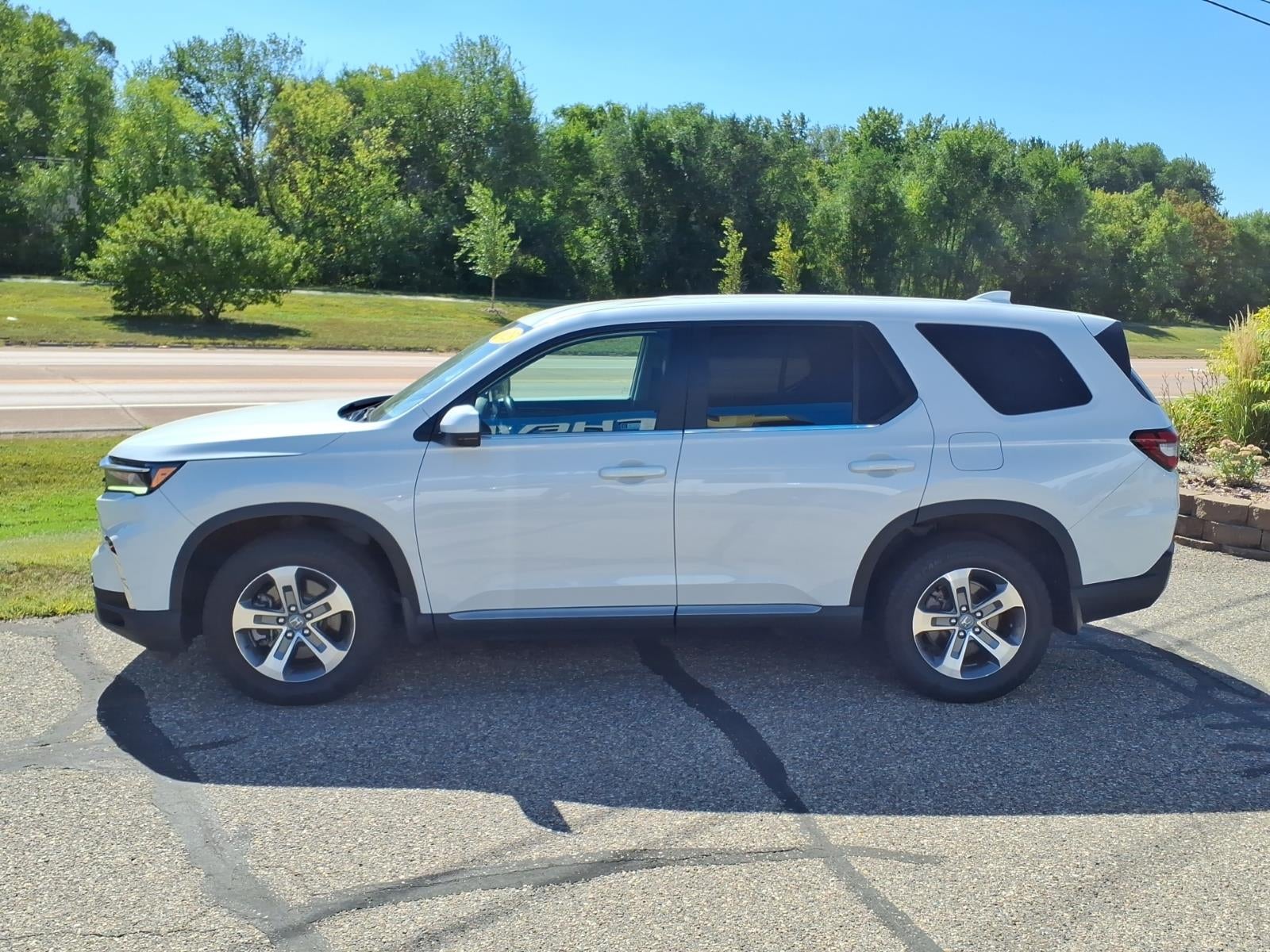 2023 Honda Pilot AWD EX-L 8 Passenger
